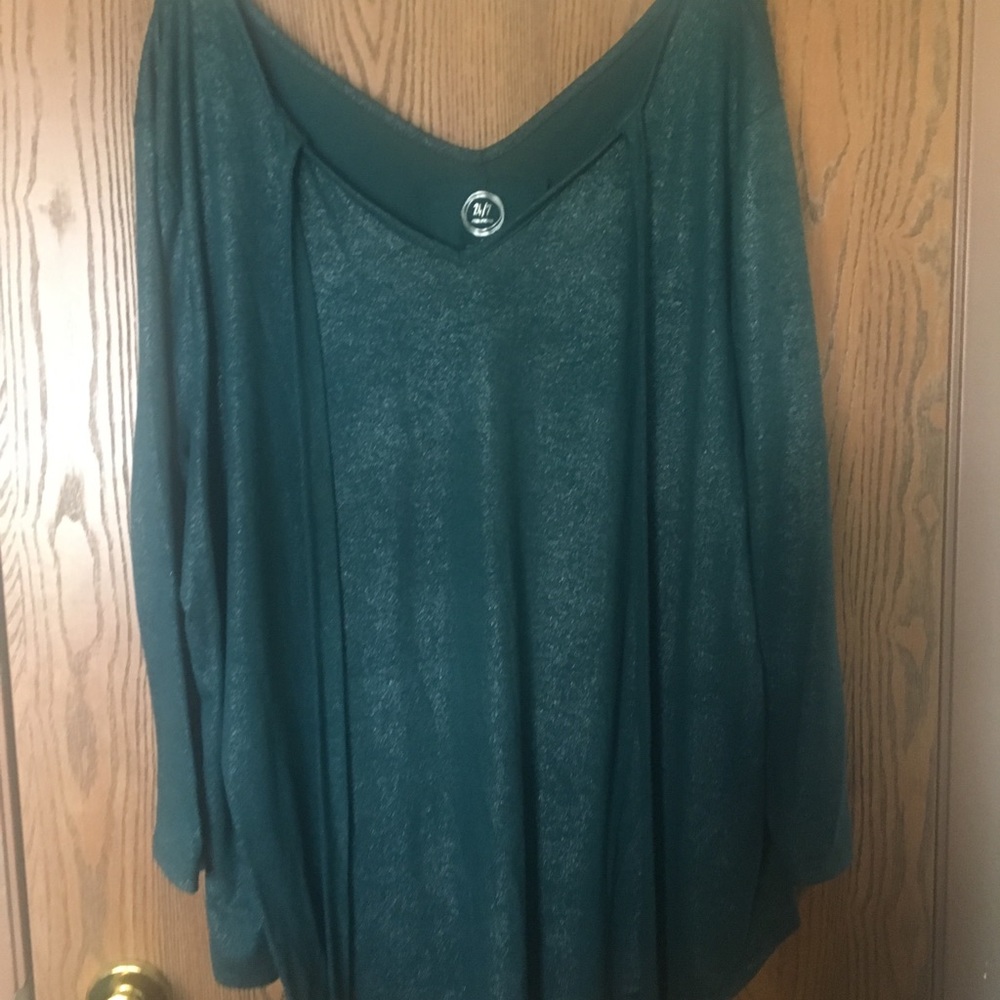 Beautiful sparkly teal top